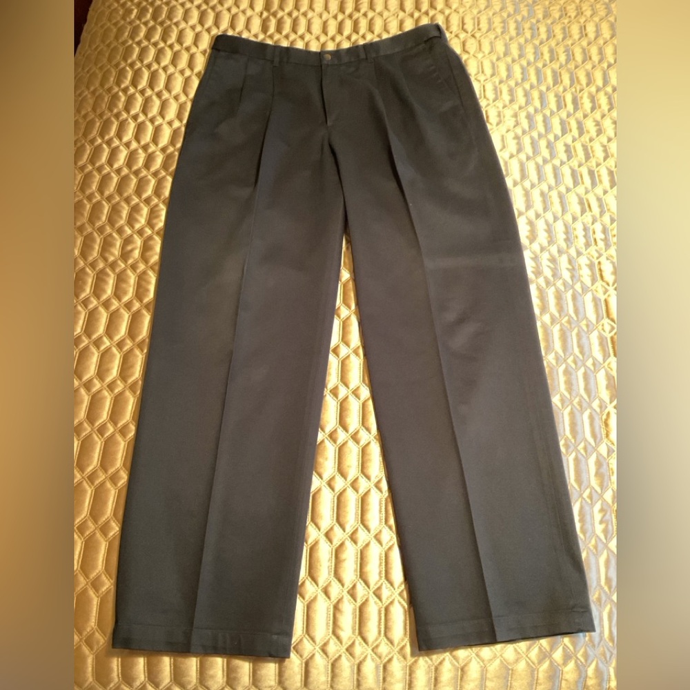 Haggar black premium comfort dress pants 38Wx32L stretch waist. No iron.